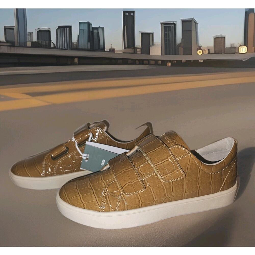 New Revitalign Malibu Sneakers Tan Croco Womens 7 Patent Leather $99